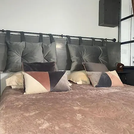 Industrial Cozy Loft דירה
